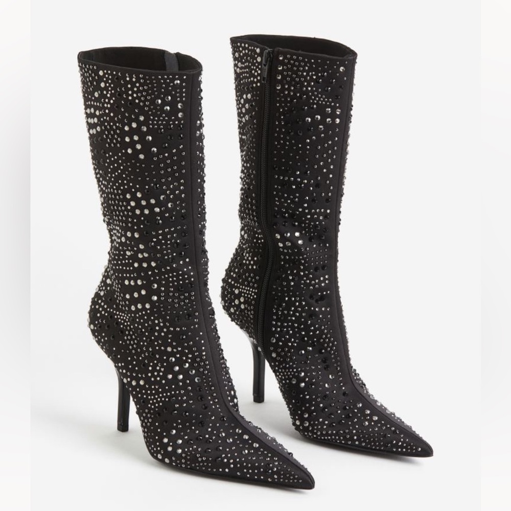 NWT RHINESTONE STUDDED POINTED TOE BOOTIES SIZE 7 🖤🖤🖤